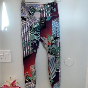 NWT Nike Epic Lux Tight Fit Graphic Print 7/8